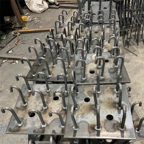 图纸中如何确定六盘水预埋件的位置？